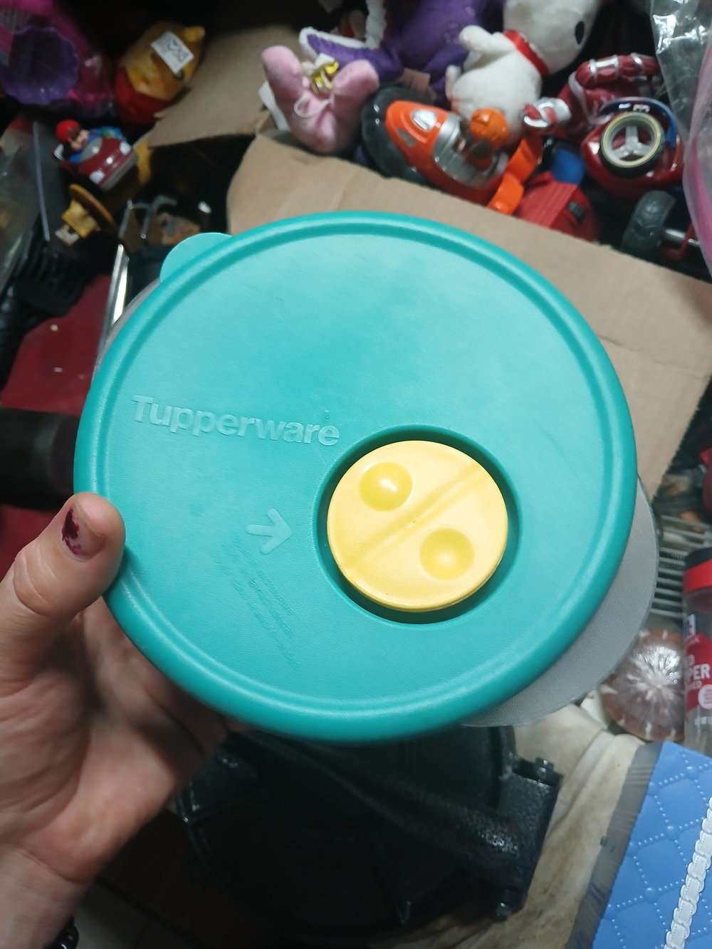 Tupperware Crystalwave microwave-safe container 7"x2.5"